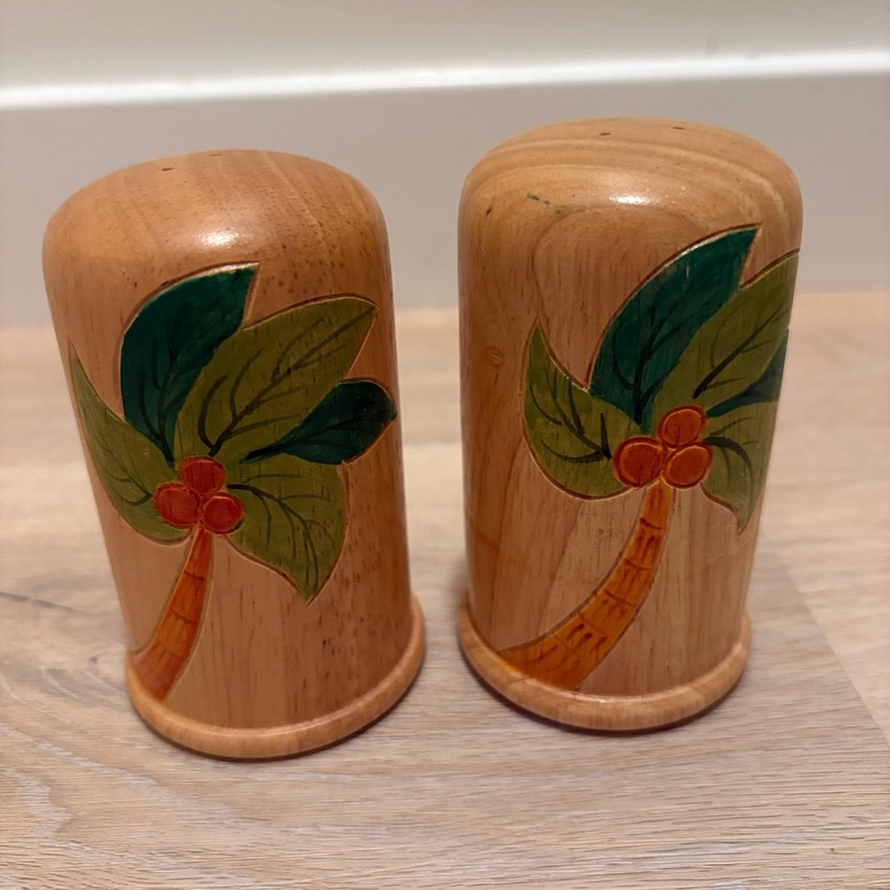 Vintage Salt Pepper Shakers coconut tree wood hand carved art y2k beach ocean